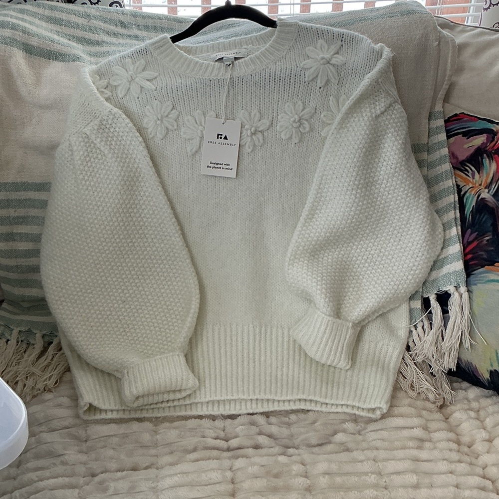 Elegant White Floral Knit Sweater